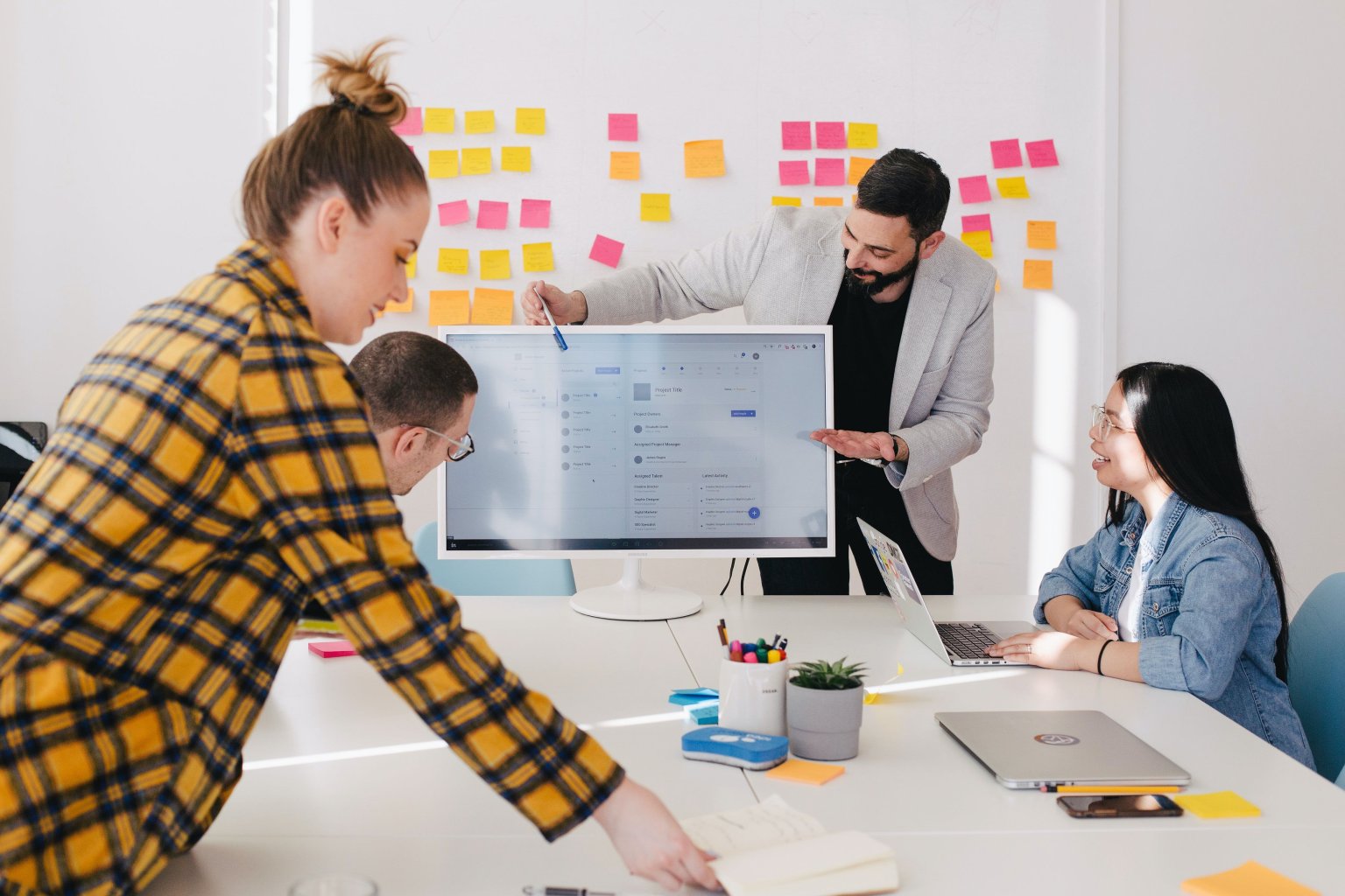 Zoho Projects vs Asana: Which Tool Works Better For You?