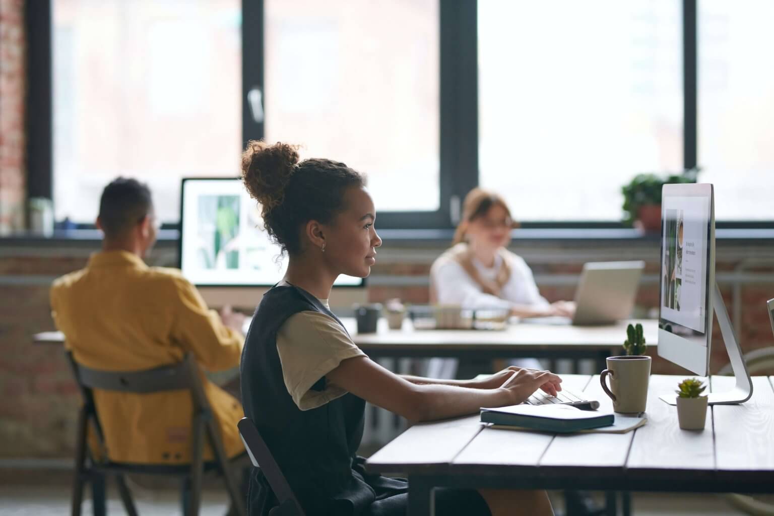 Leveraging Zoho Projects vs Teamwork to Improve Team Collaboration